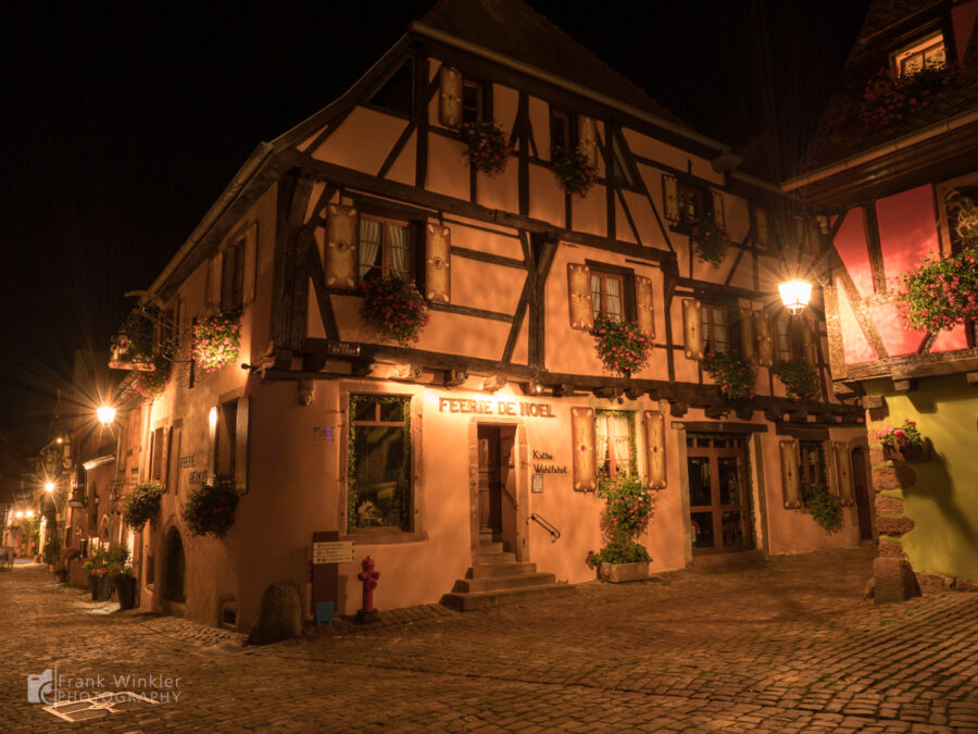 Impressionen aus Riquewihr bei Nacht